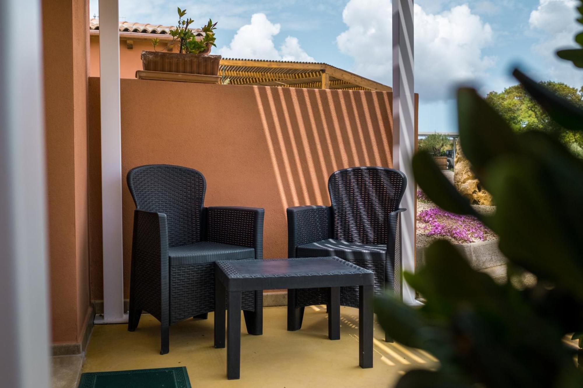 La Vinia Bed&Wine Experience - Adults Only Villa Sassari Phòng bức ảnh