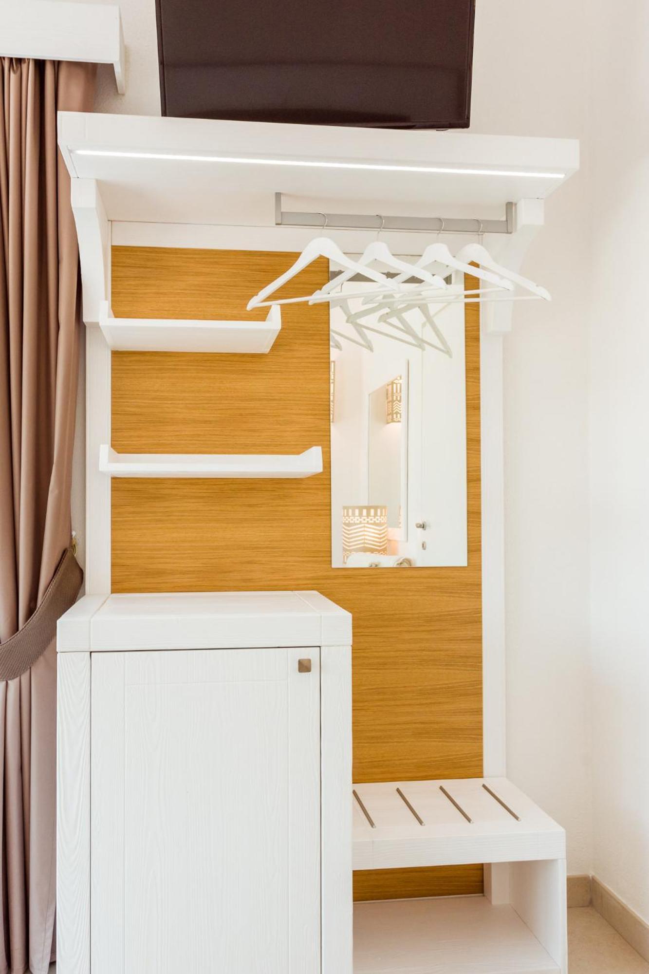 La Vinia Bed&Wine Experience - Adults Only Villa Sassari Phòng bức ảnh
