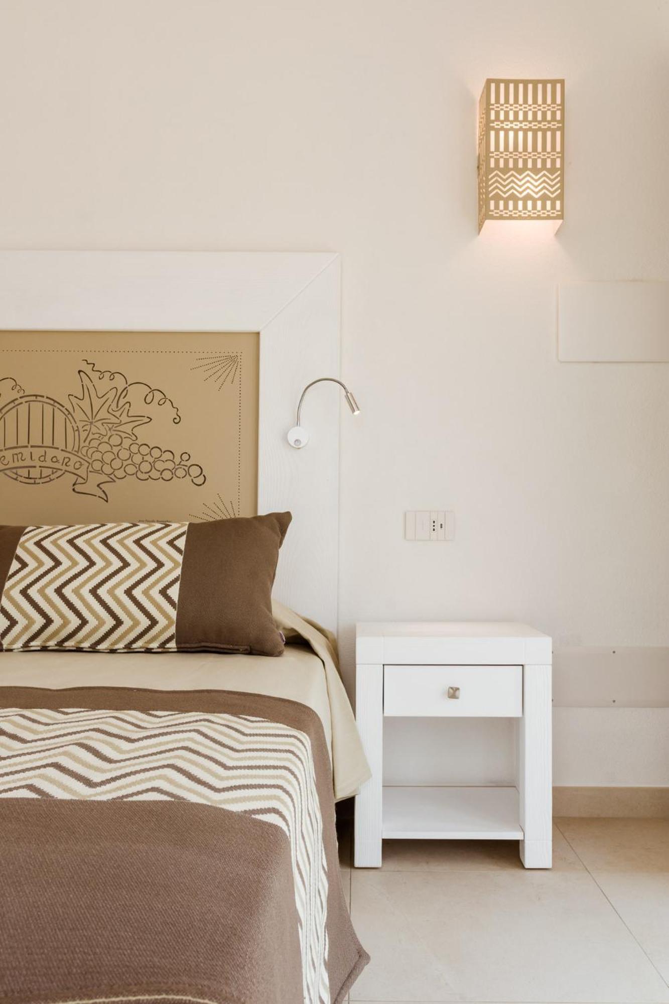 La Vinia Bed&Wine Experience - Adults Only Villa Sassari Phòng bức ảnh